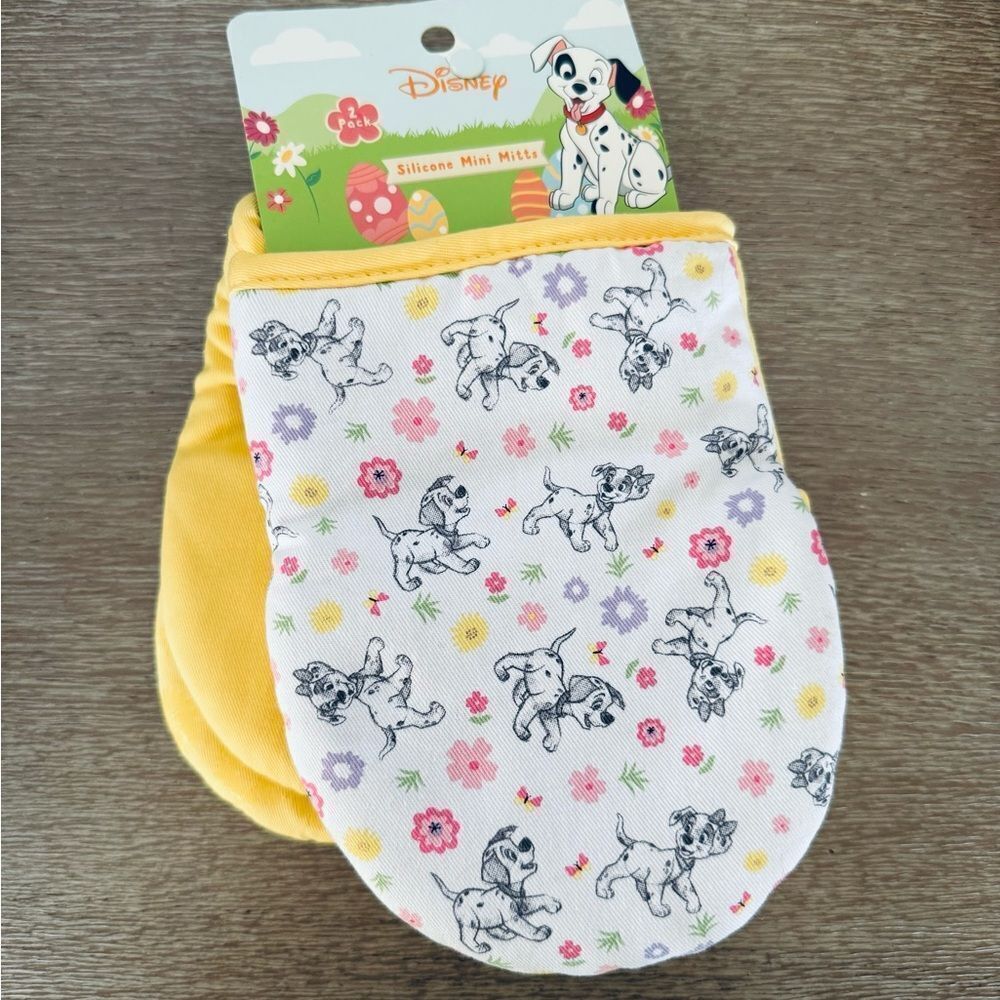 Disney 101 Dalmatians Spring Floral Puppy Dog Oven Mitts Set